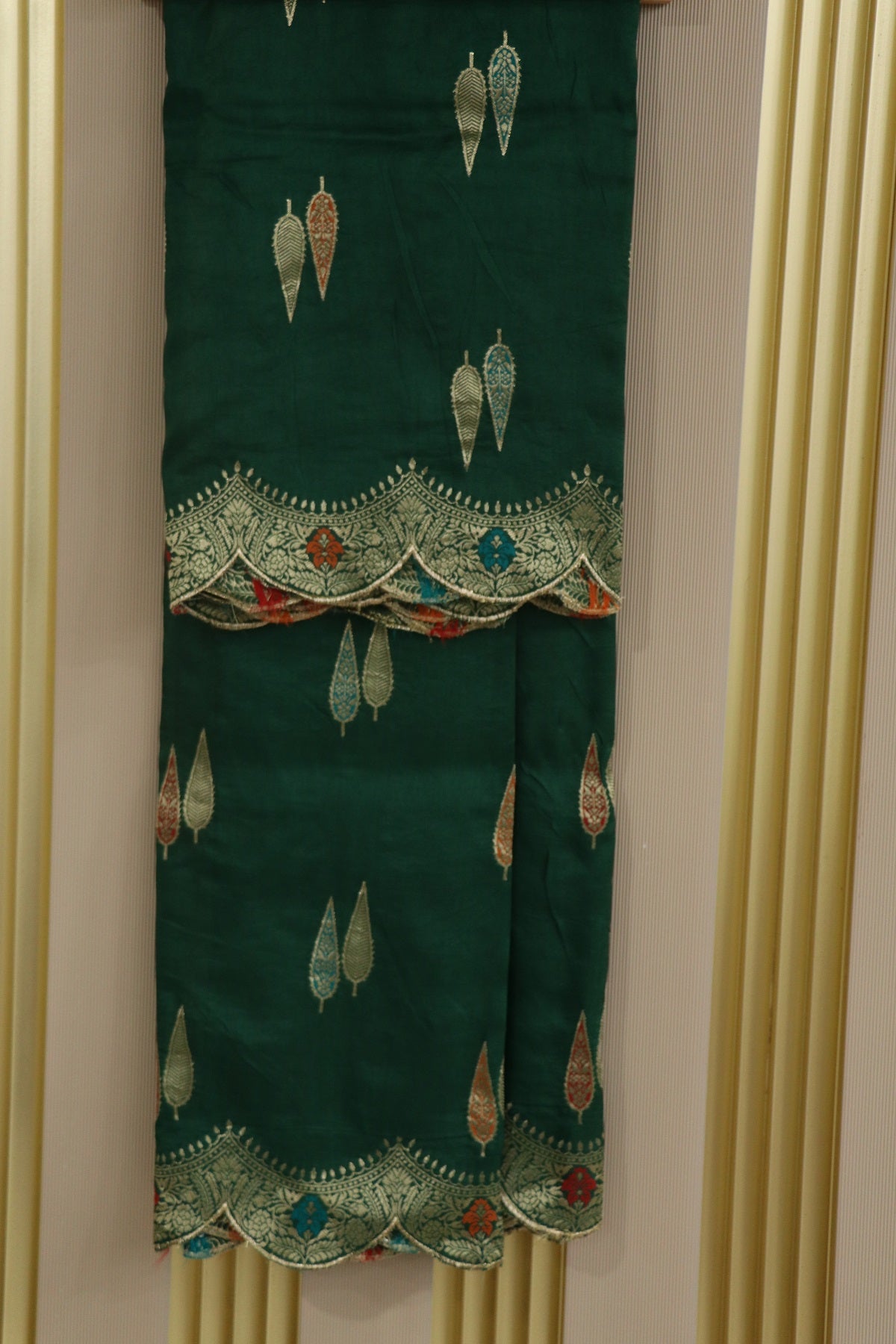Dola Silk Dupattas With Leaf Shape Woven Meena Motifs With Scalloped Border
