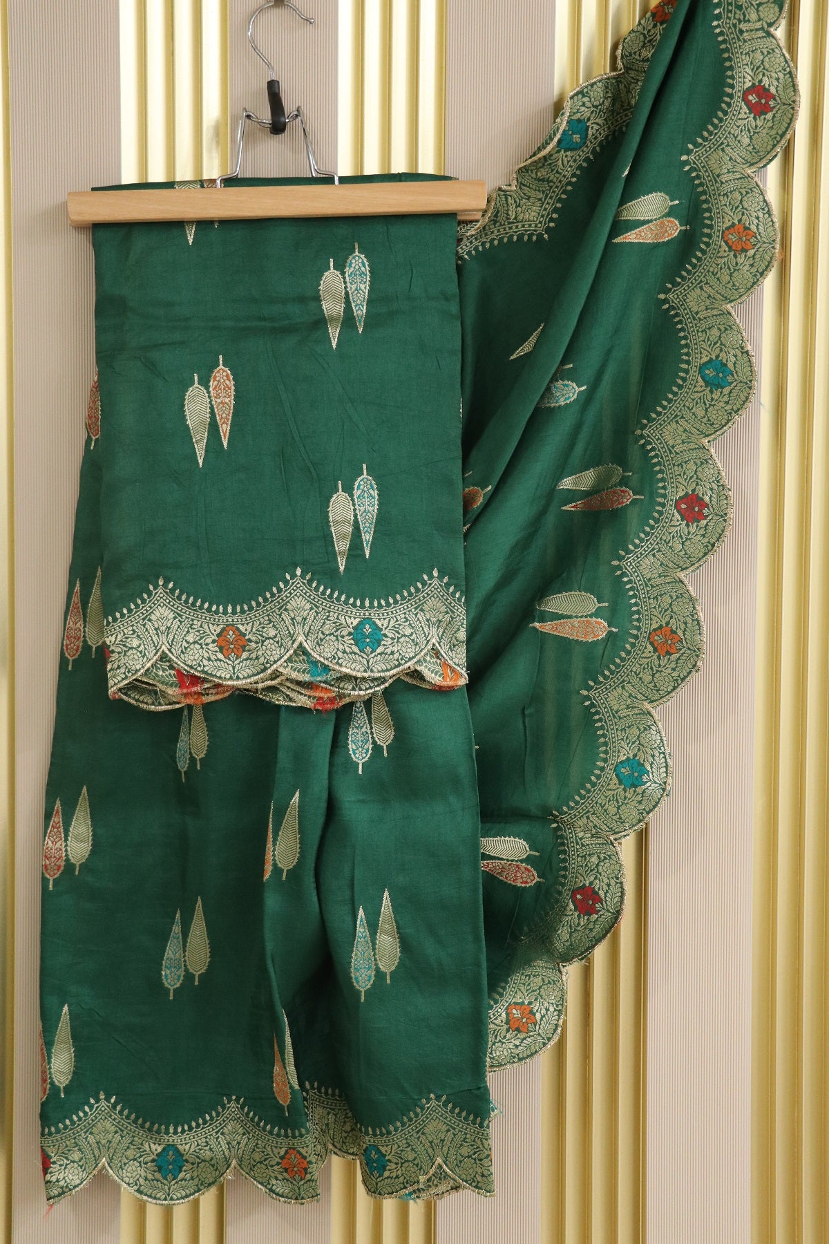 Dola Silk Dupattas With Leaf Shape Woven Meena Motifs With Scalloped Border