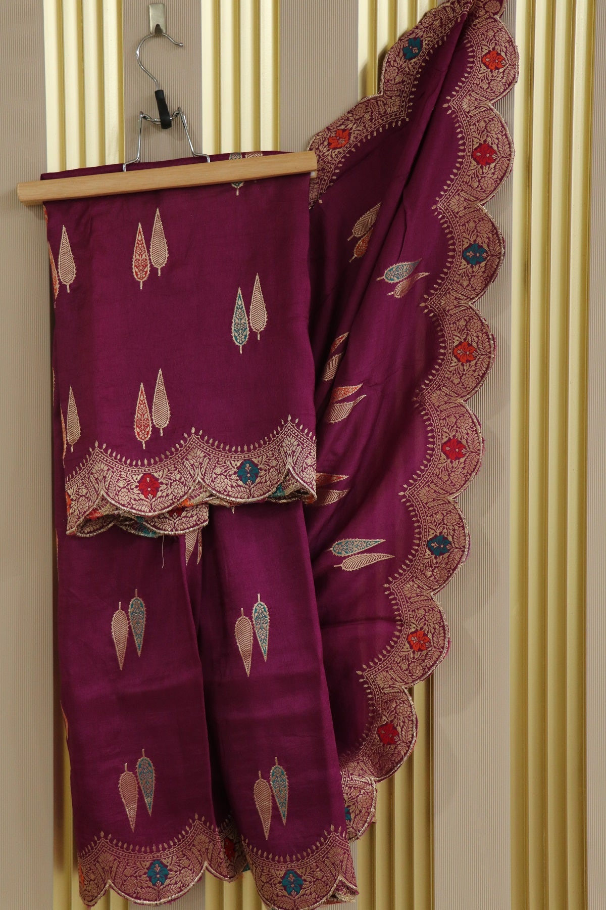 Dola Silk Dupattas With Leaf Shape Woven Meena Motifs With Scalloped Border