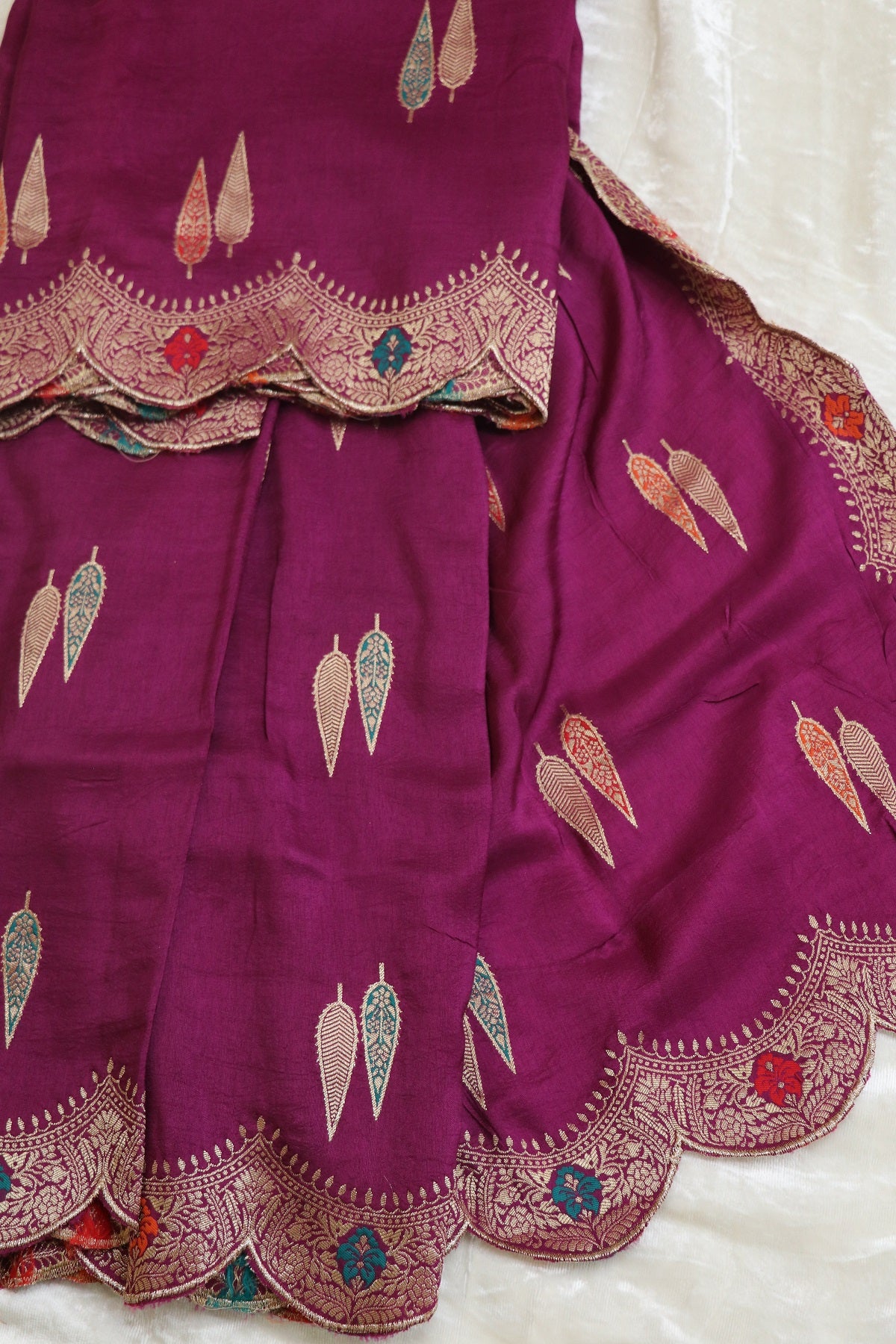 Dola Silk Dupattas With Leaf Shape Woven Meena Motifs With Scalloped Border