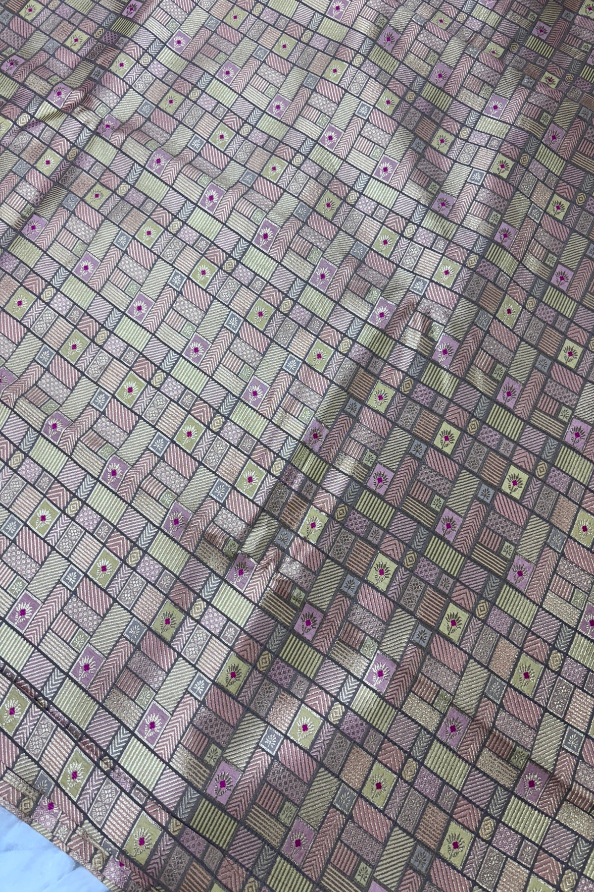 Geometric Rangkat Design Infused Meenakari Flower Motifs On Pure Chiniya Banaras Fabric