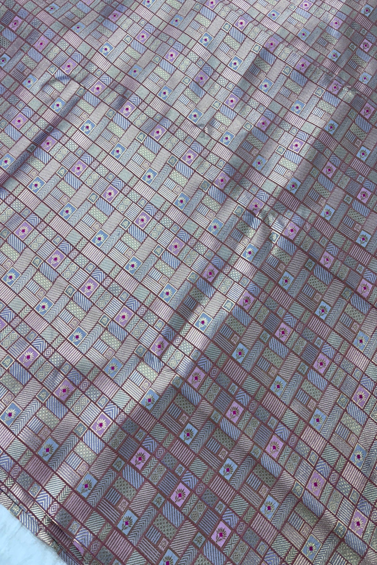 Geometric Rangkat Design Infused Meenakari Flower Motifs On Pure Chiniya Banaras Fabric