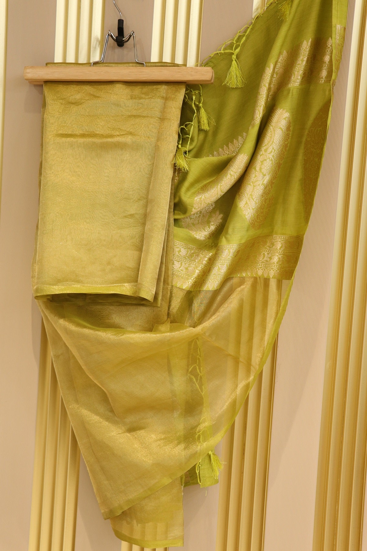 Pure Tissue Organza With Chinya Woven Pallu Banarasi Dupatta