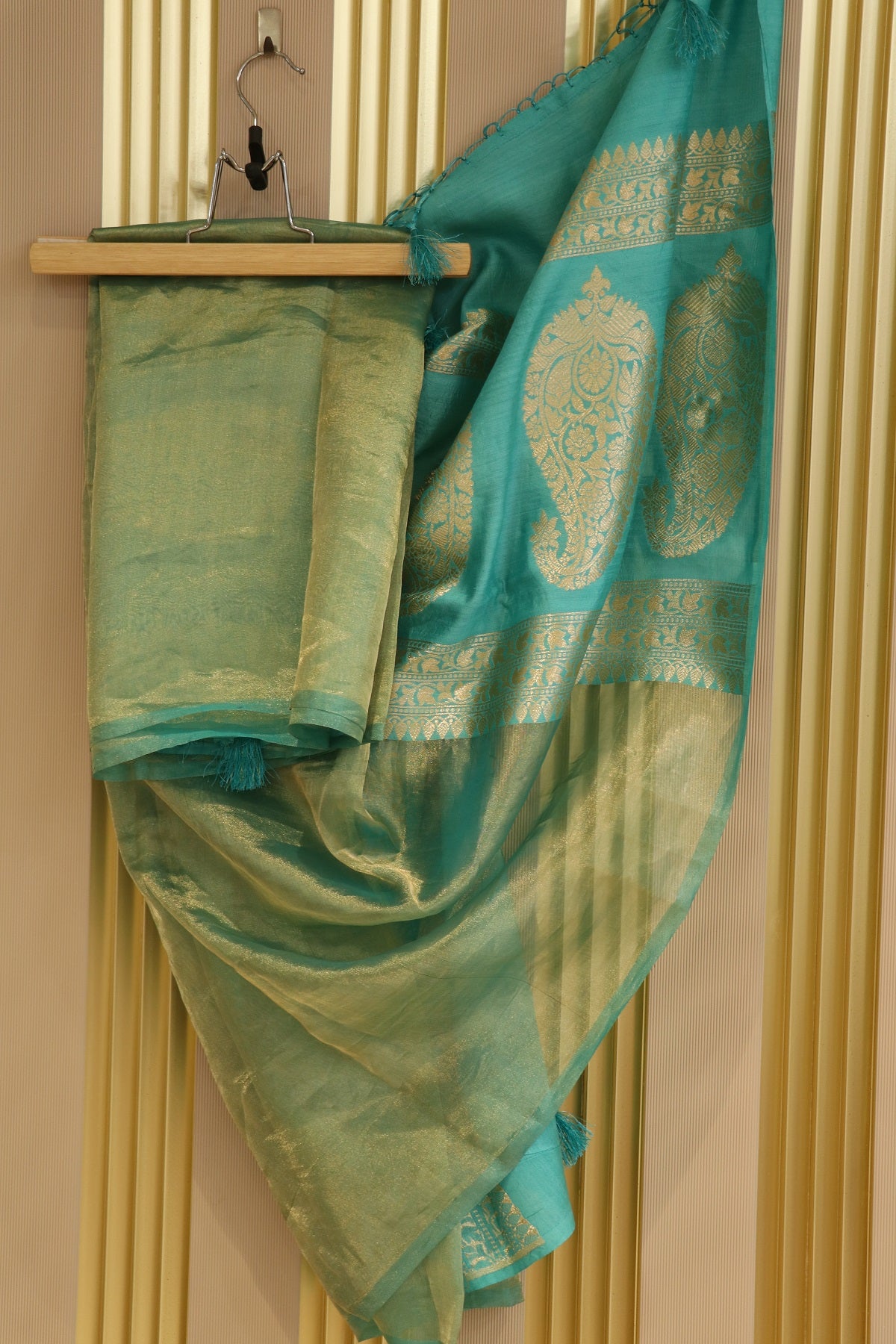 Pure Tissue Organza With Chinya Woven Pallu Banarasi Dupatta
