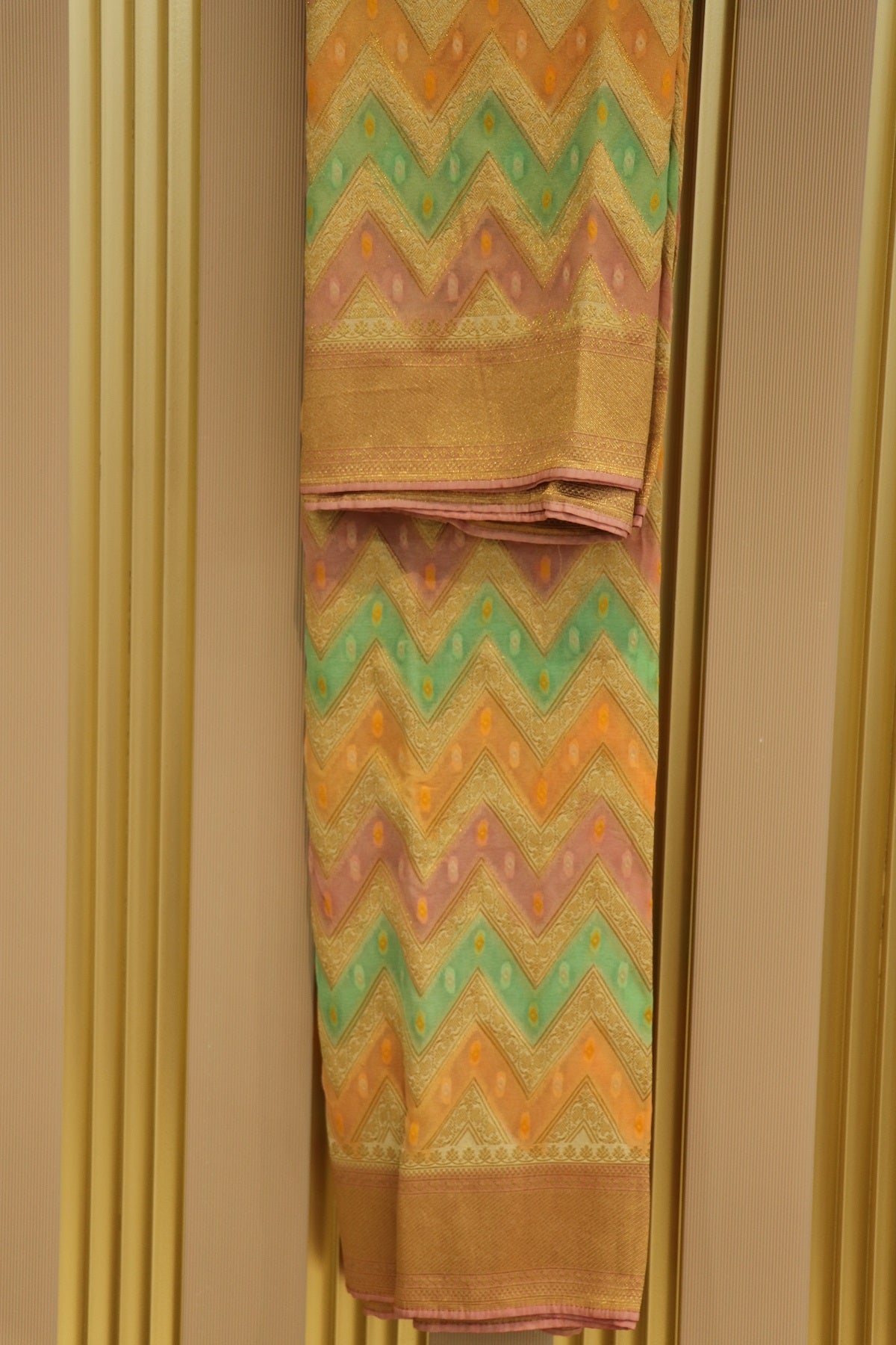 Pure Banarasi Rangkaat Dupatta With Weaves and Bandni Boond Butties