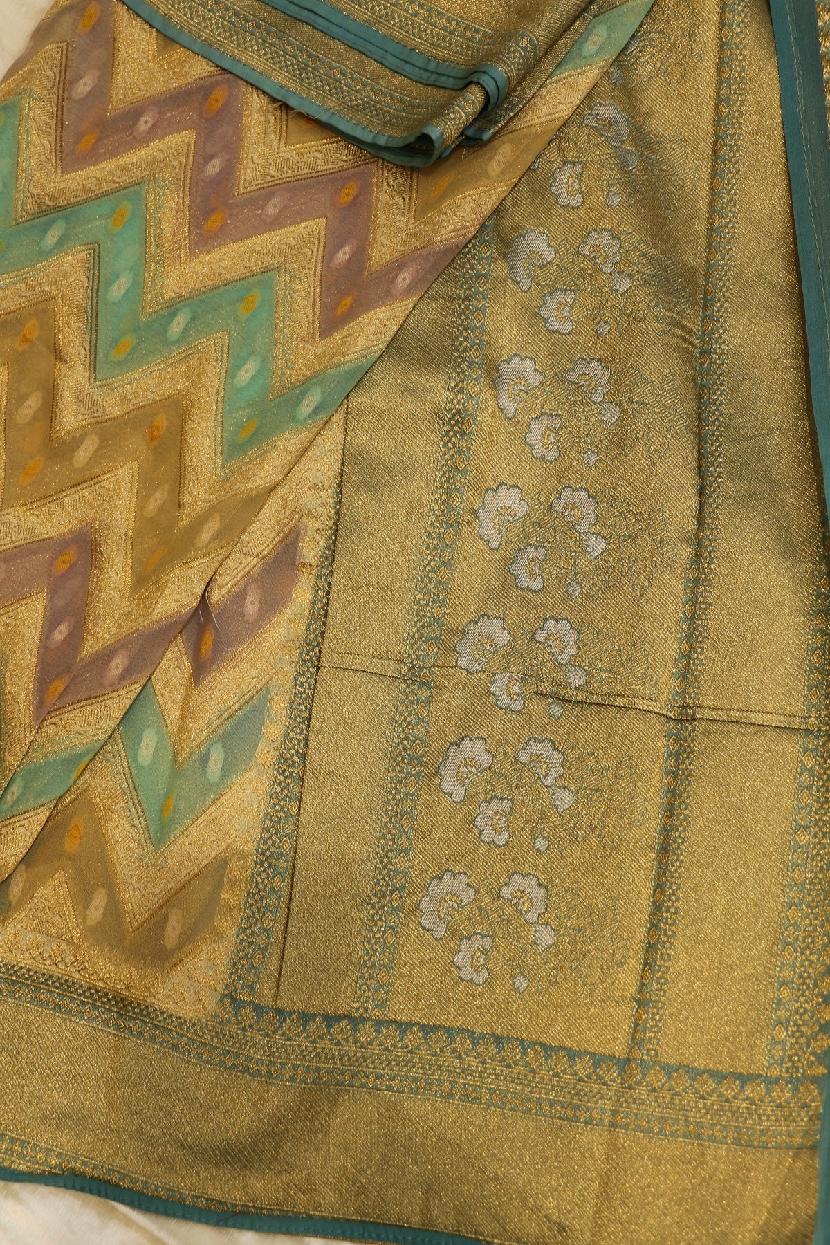 Pure Banarasi Rangkaat Dupatta With Weaves and Bandni Boond Butties