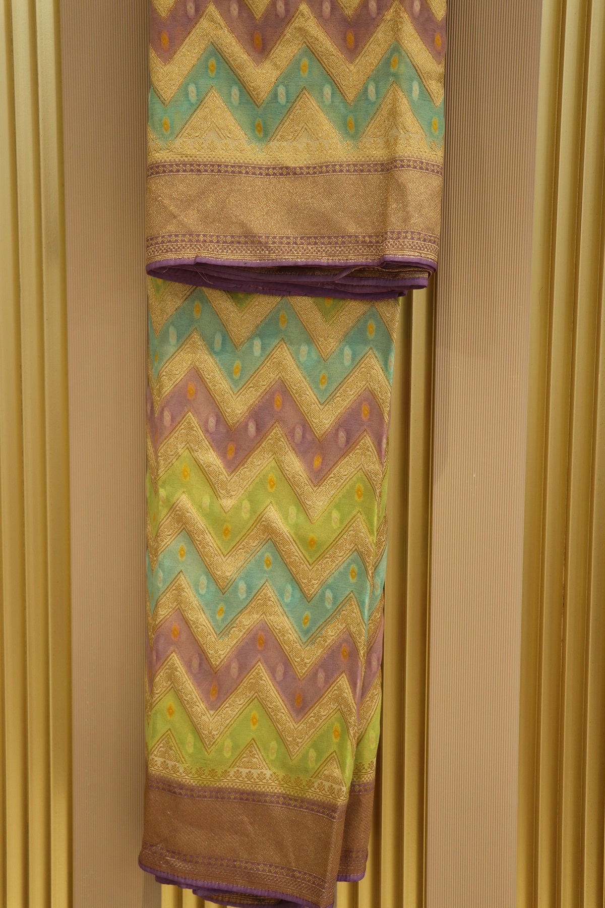 Pure Banarasi Rangkaat Dupatta With Weaves and Bandni Boond Butties