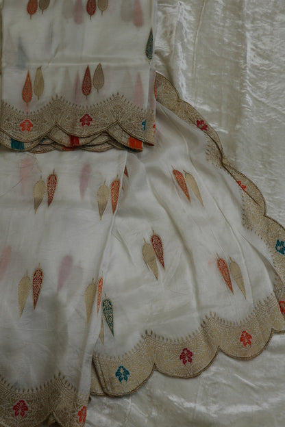 Dola Silk Dupattas With Leaf Shape Woven Meena Motifs With Scalloped Border