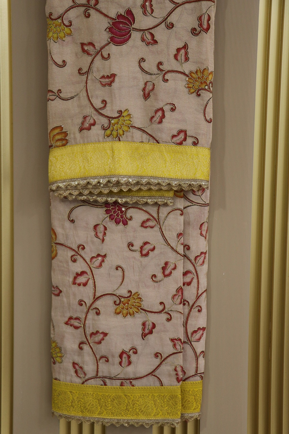 Kalamkari Printed Uppada Tissue Highlighted With Scalloped Border & Banaras Brocade Border