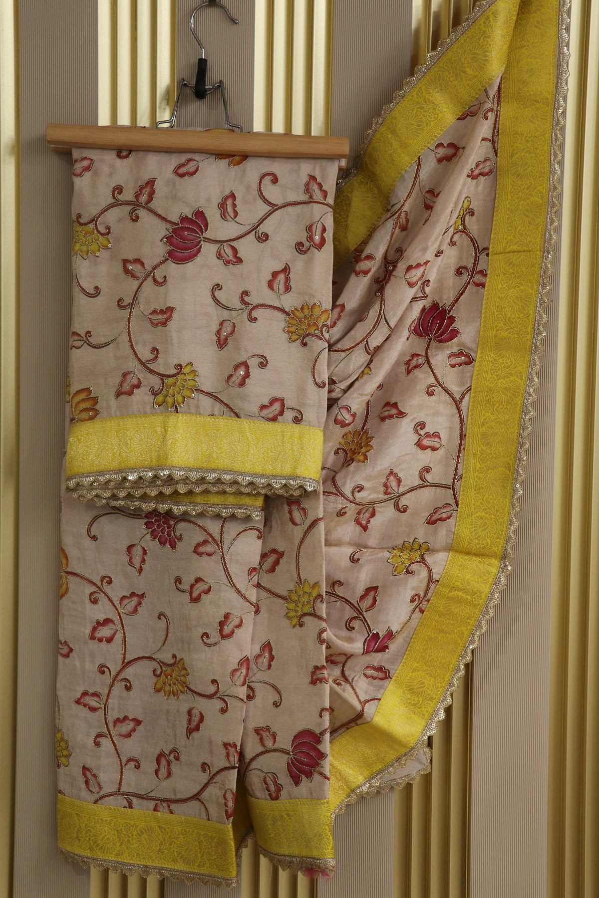 Kalamkari Printed Uppada Tissue Highlighted With Scalloped Border & Banaras Brocade Border