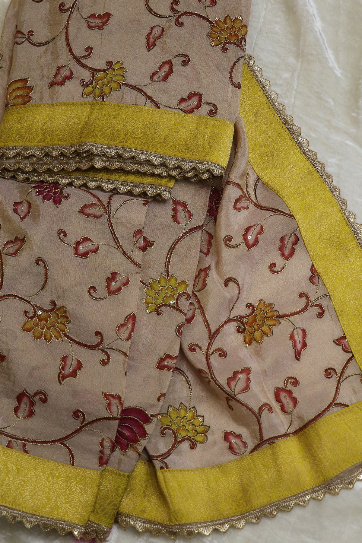 Kalamkari Printed Uppada Tissue Highlighted With Scalloped Border & Banaras Brocade Border