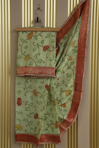 Kalamkari Printed Uppada Tissue Highlighted With Scalloped Border & Banaras Brocade Border