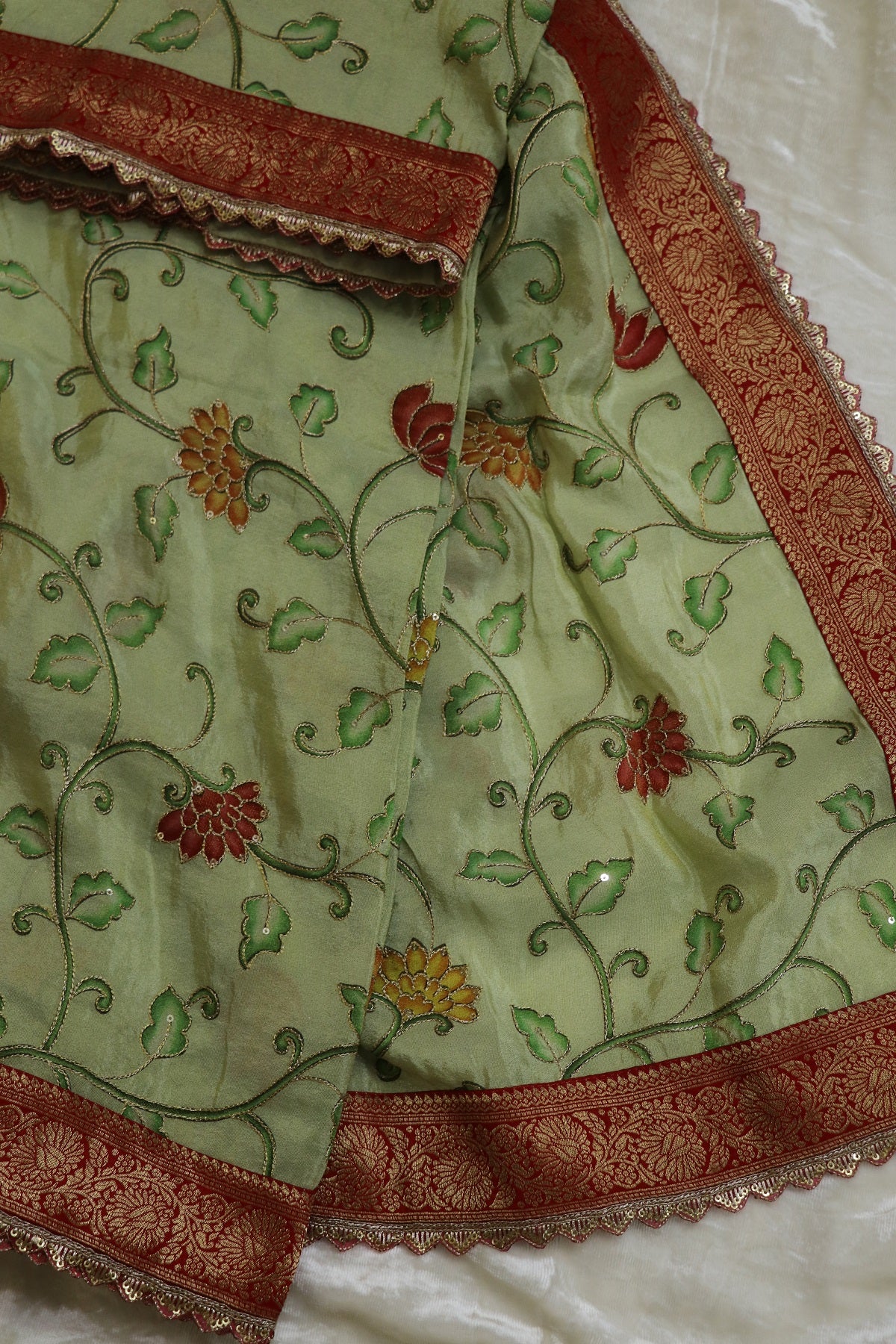 Kalamkari Printed Uppada Tissue Highlighted With Scalloped Border & Banaras Brocade Border