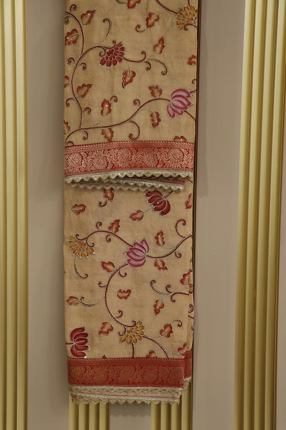 Kalamkari Printed Uppada Tissue Highlighted With Scalloped Border & Banaras Brocade Border