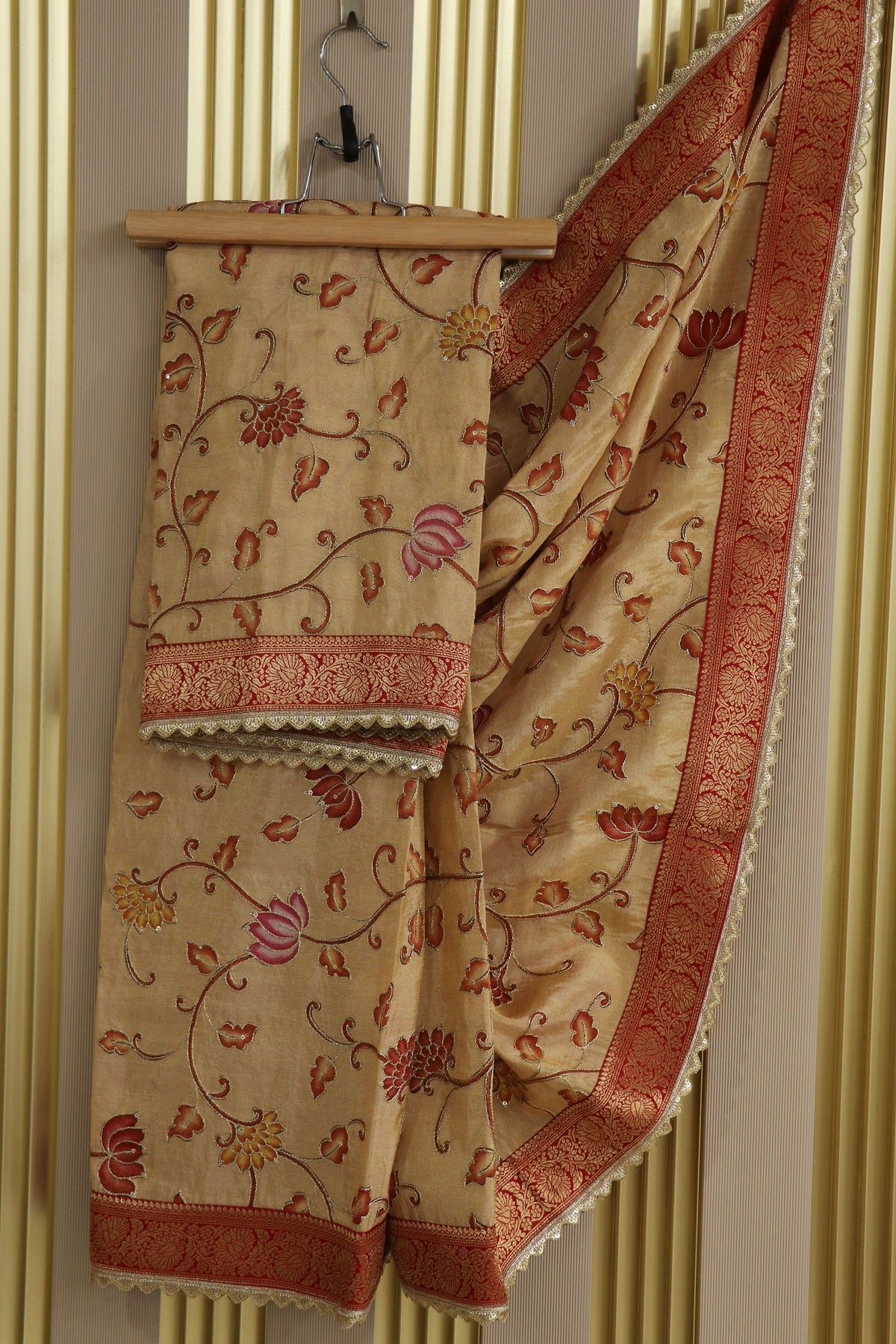 Kalamkari Printed Uppada Tissue Highlighted With Scalloped Border & Banaras Brocade Border