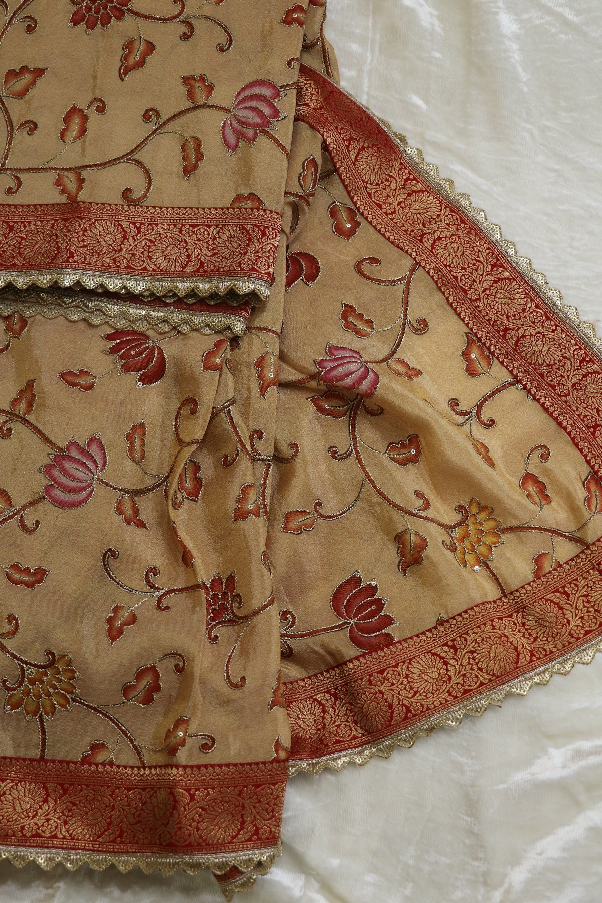 Kalamkari Printed Uppada Tissue Highlighted With Scalloped Border & Banaras Brocade Border