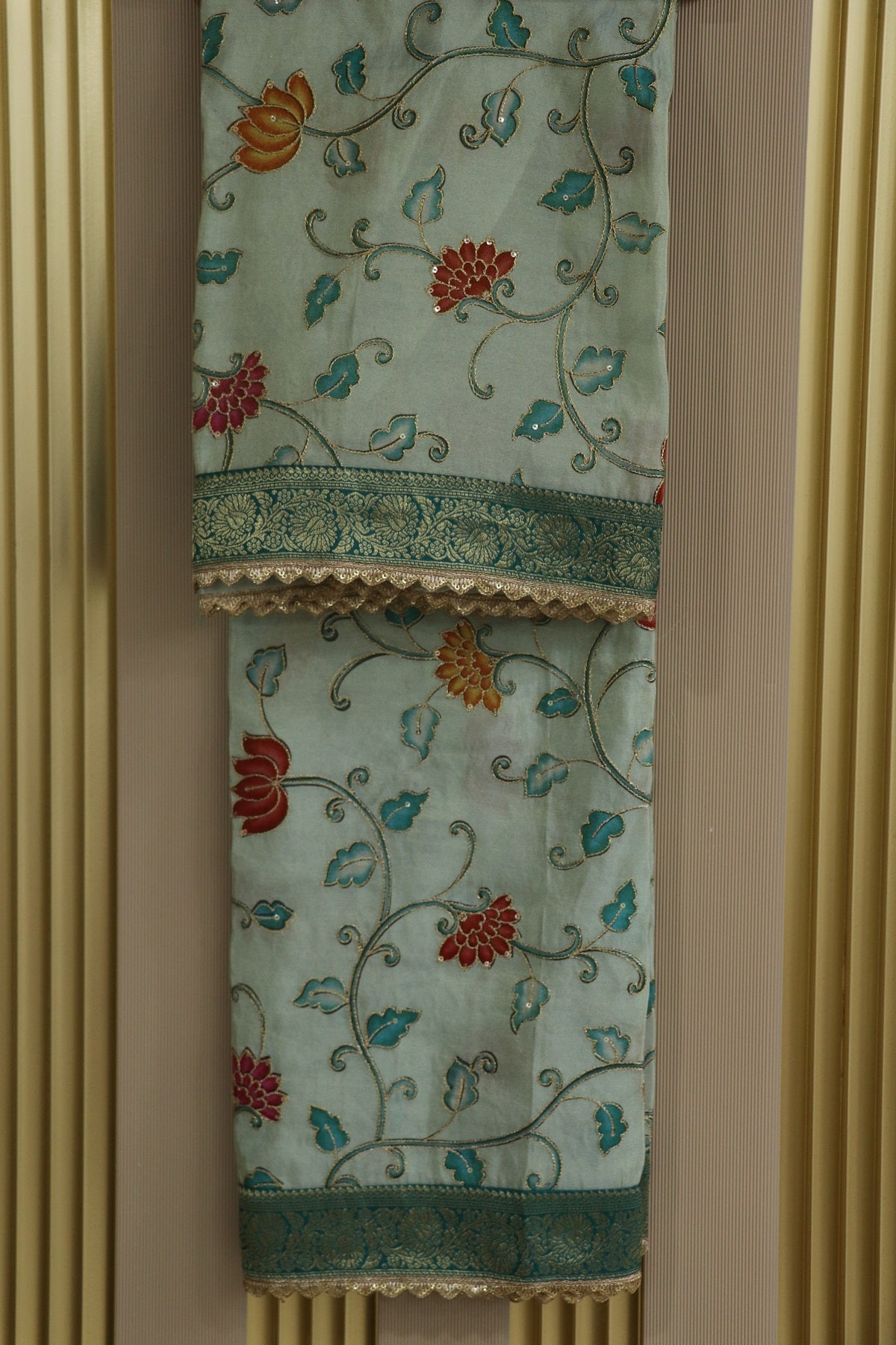 Kalamkari Printed Uppada Tissue Highlighted With Scalloped Border & Banaras Brocade Border