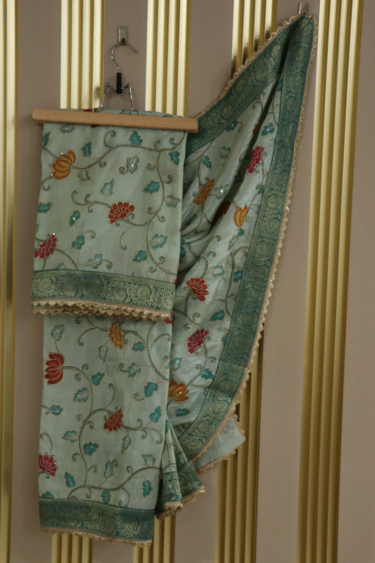 Kalamkari Printed Uppada Tissue Highlighted With Scalloped Border & Banaras Brocade Border